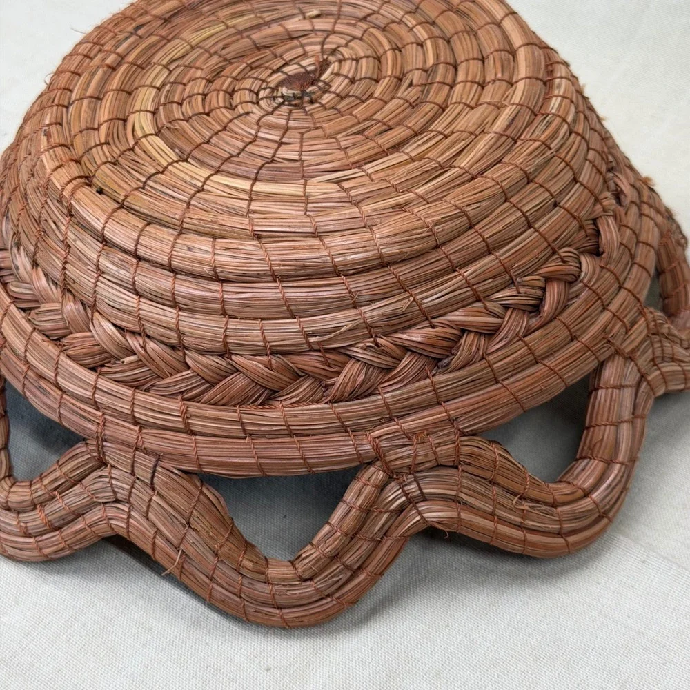 Vintage Hand Woven Pine Needle Basket Scalloped Edge Boho Brown Round Bowl 9.5in